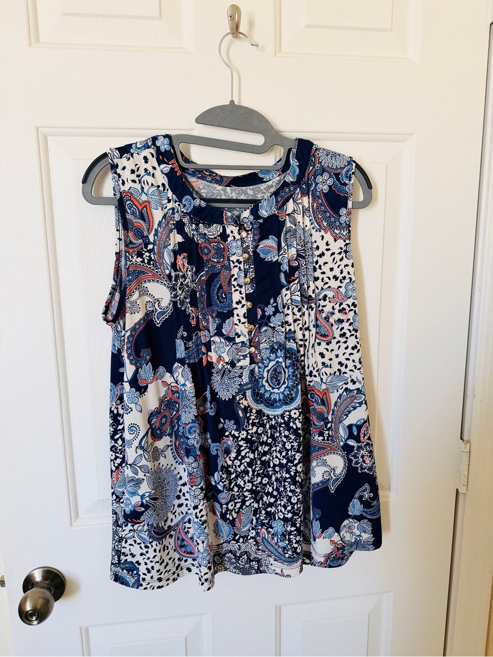 Source Unknown Navy Blue Paisley Sleeveless Blouse with White Accents